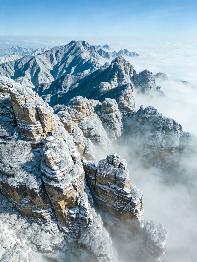 白石山夏季和冬季不同季節的不同風光