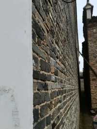 踏足賈家古村：在青磚黛瓦間觸摸千年文脈   當城市的喧囂淹沒了時光的腳步，總有一些古村落靜靜佇立，珍