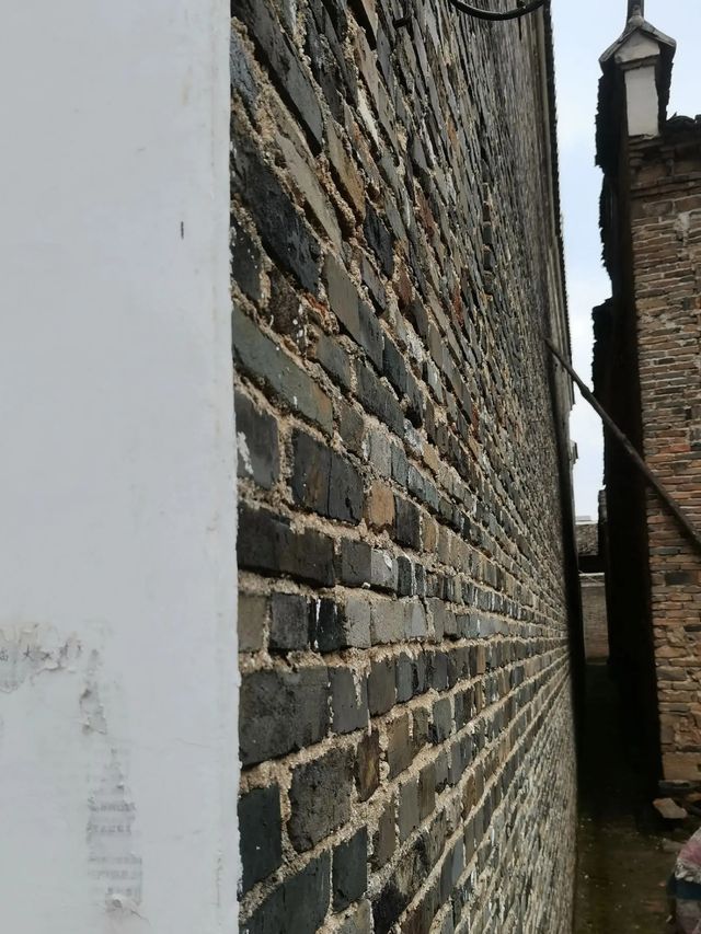 踏足賈家古村：在青磚黛瓦間觸摸千年文脈   當城市的喧囂淹沒了時光的腳步，總有一些古村落靜靜佇立，珍