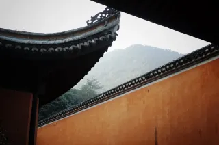 被香火與古木浸透