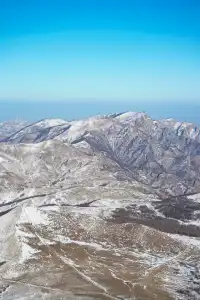北京之巔的風雪浪漫東靈山徒步攻略