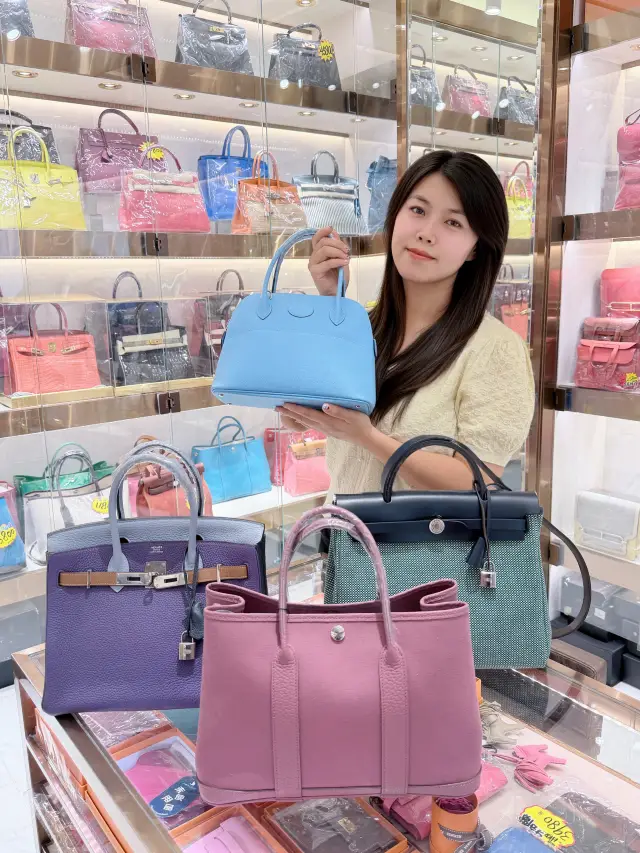 Macau! Erlonghou Park Luxury Brand Street Secures the Dream Bag