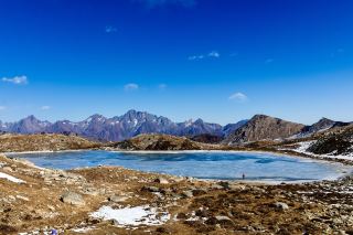 블루 아이스 호수, 대지에 떨어진 블루 사파이어