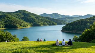 深山が夏の暑さを閉じ込め、渓流が涼しさを運ぶ、抚顺の穴場原生態避暑ガイド