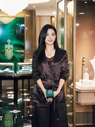 Zhang Baizhi’s flawless 360º beauty