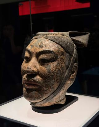 秦俑出差到上海，商鞅方升站立展出