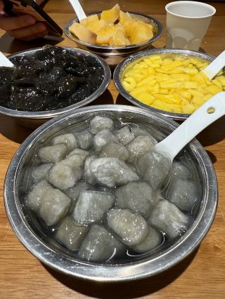 Feels like the #1 best food in Guangzhou so far!!!! (CNY 5 all-you-can-eat)