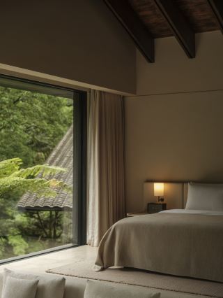 A healing mountain retreat hidden next to Qingyin Pavilion on Mount Emei—I finally understand what a secluded getaway means.