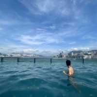 房間及泳池都擁有無敵維港海景酒店