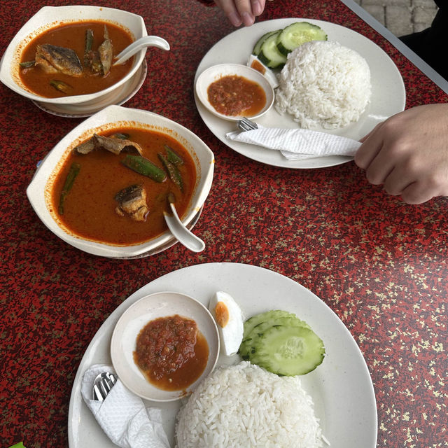 Mini food centre with affordable meals!