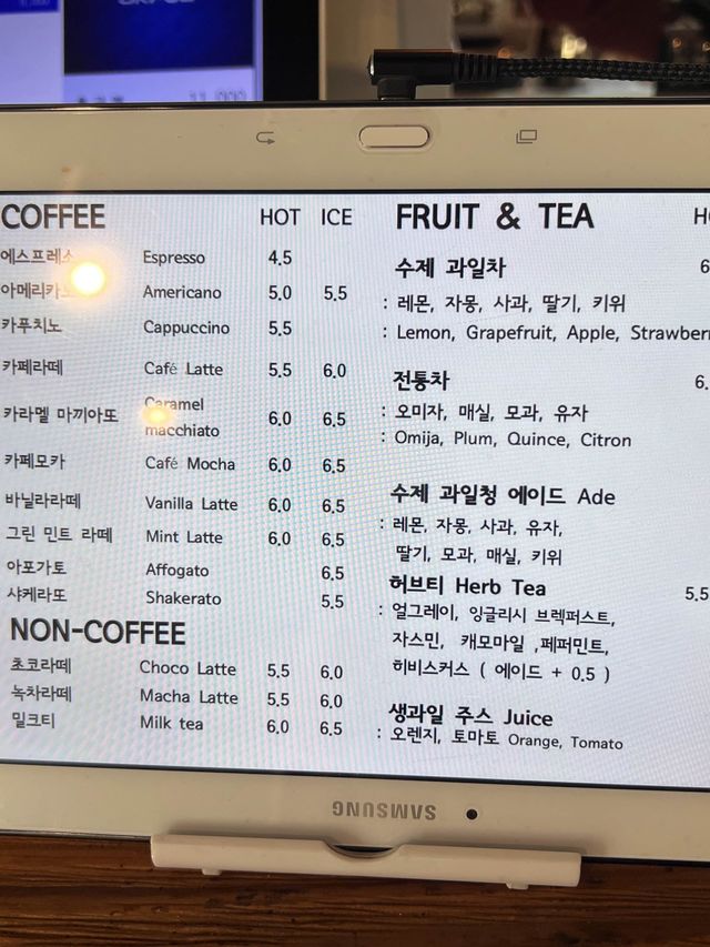韓国/ソウル【三清洞】ルーフトップからの眺めが最高！韓屋(ハノク)の建物を見ながらコーヒータイム