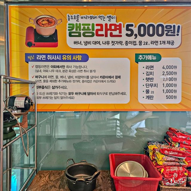 마치 캠핑온듯한 카페 겸 라면맛집 게으른악어