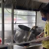 ใหญ่ กรอบ ราดหน้าหมู เมนูเด็ด