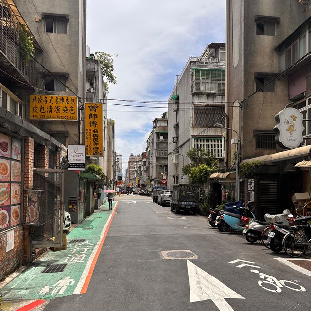 Taipei, a true world city! 🏙️ ☕️ 🍲 