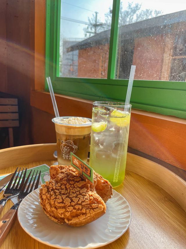 이천에 있는 농촌컨셉의 카페 쌀 크림빵이 맛있는 쌀 베이커리카페 흥만소