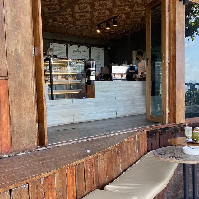 Bay View Cafe คาเฟ่วิวสวยอลังการที่เสม็ดนางชี