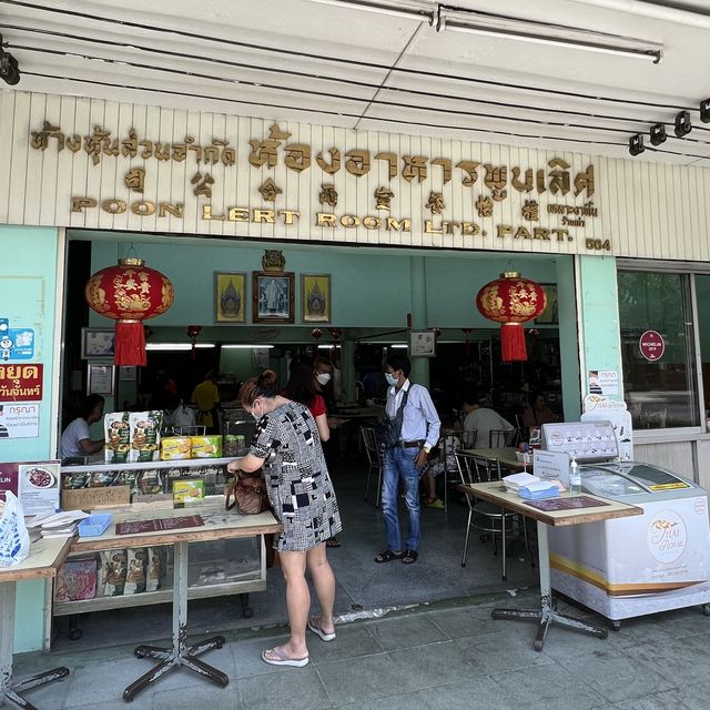 ข้าวหน้าไก่ห้าแยก ร้านเก่าแก่ คงความอร่อยยาวนาน