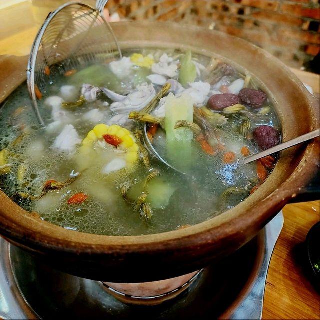 蛇口好去處, 洪大廚雞煲