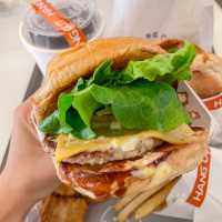 新北美食｜獨特的香酥漢堡外皮，很好漢堡HangOut Burger