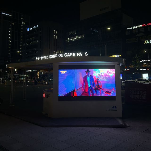 저녁에도 즐길거리가 다양한, 부산역 광장
