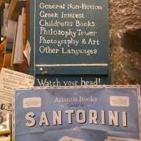 A GORGEOUS BOOKSTORE IN SANTORINI!