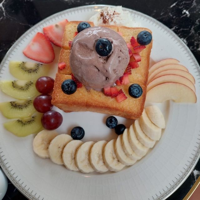 Try honey and fruits toast @ I-Nam cafe in 🇹🇭