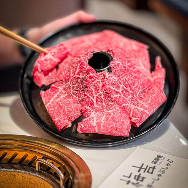 📍香港西灣河｜梅吉涮涮鍋 · 可愛牛牛冰湯底🐮 海鮮和牛放題任你食😋
