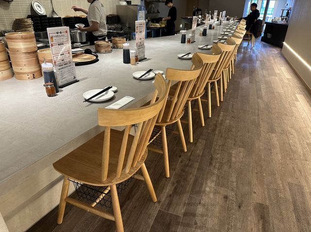 福岡・川端通商店街。60分ひとくち餃子を無限に食べられるお店『博多鉄なべ 無限餃子 中洲川端』