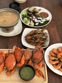 กินปูไข่ตัวใหญ่ ที่ภูษิตโฮมสเตย์ สมุทรสงคราม