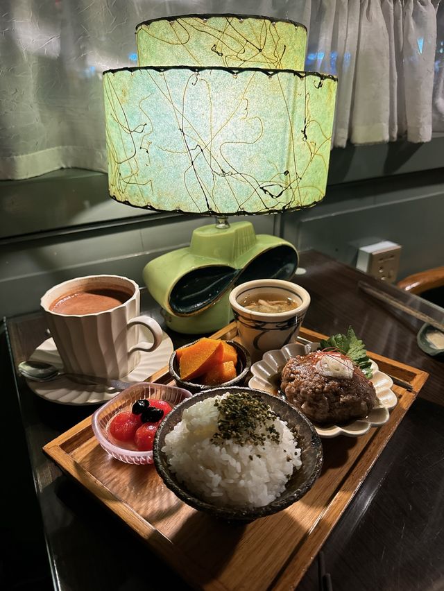 走進時光隧道的Cafe