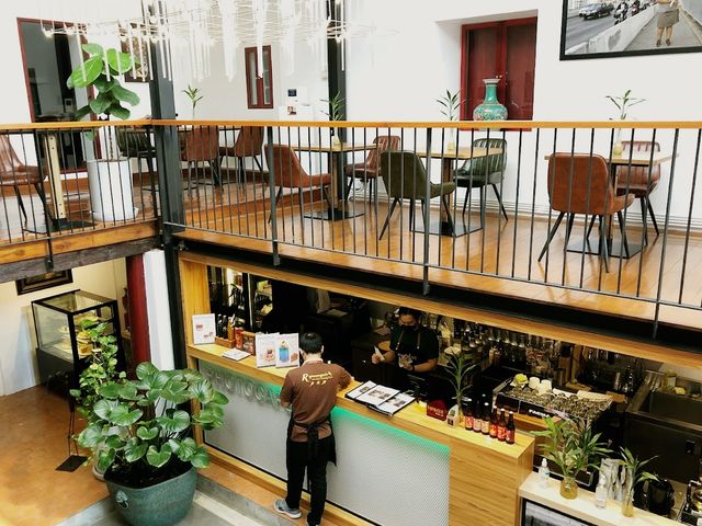 曼谷老城區泰源大樓青年旅館和咖啡廳，適合攝影和文化愛好者