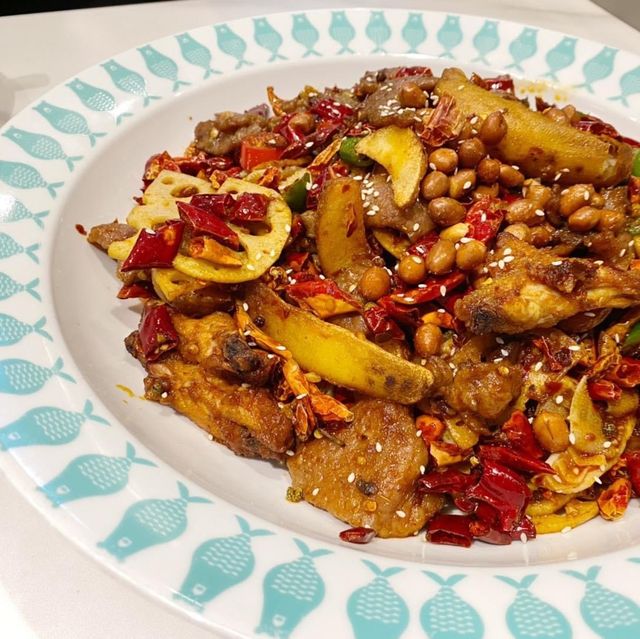 銅鑼灣｜小清新色調餐廳 吃的是惹味酸菜魚！