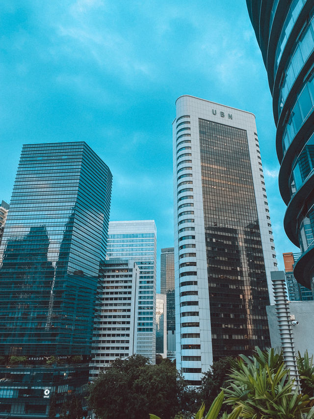 Relaxing in the concrete jungle 📸