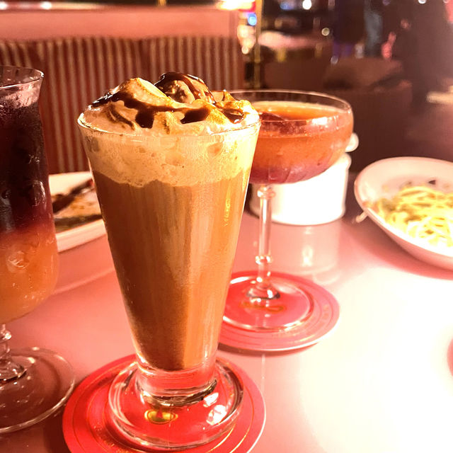 🍸Red zone บาร์แดงโชน โซนราตรีบนตึกสูง