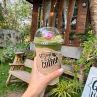คาเฟ่ในสวน ใกล้โรงเรียนวาปีปทุม