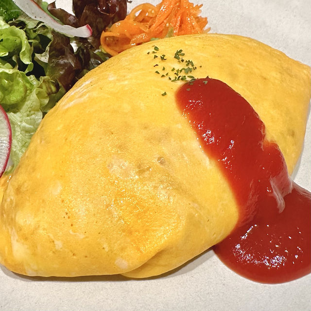 美味しすぎ！つやっつやのオムライス🍳