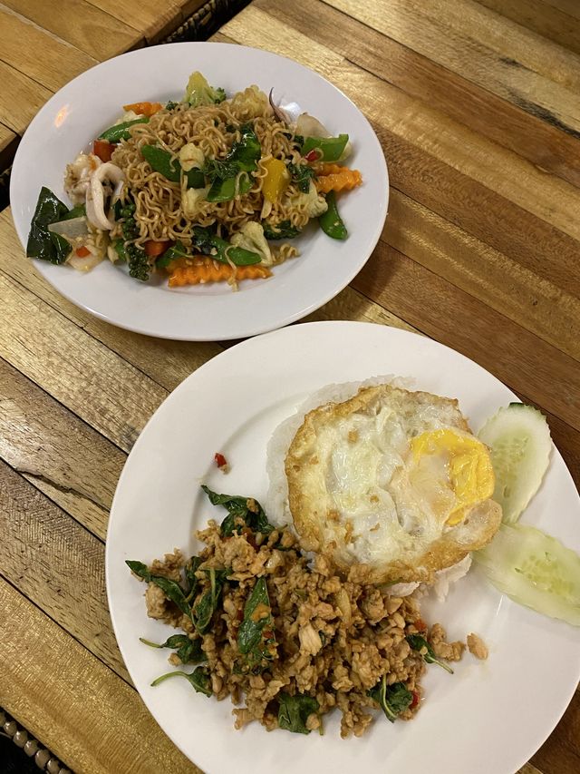 First Meal in Bangkok 🇹🇭