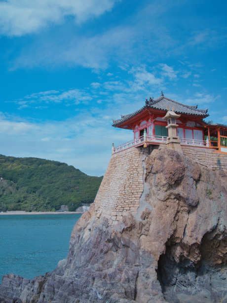 広島】断崖絶壁に建つ朱色のお堂⛩️ | Trip.com 福山