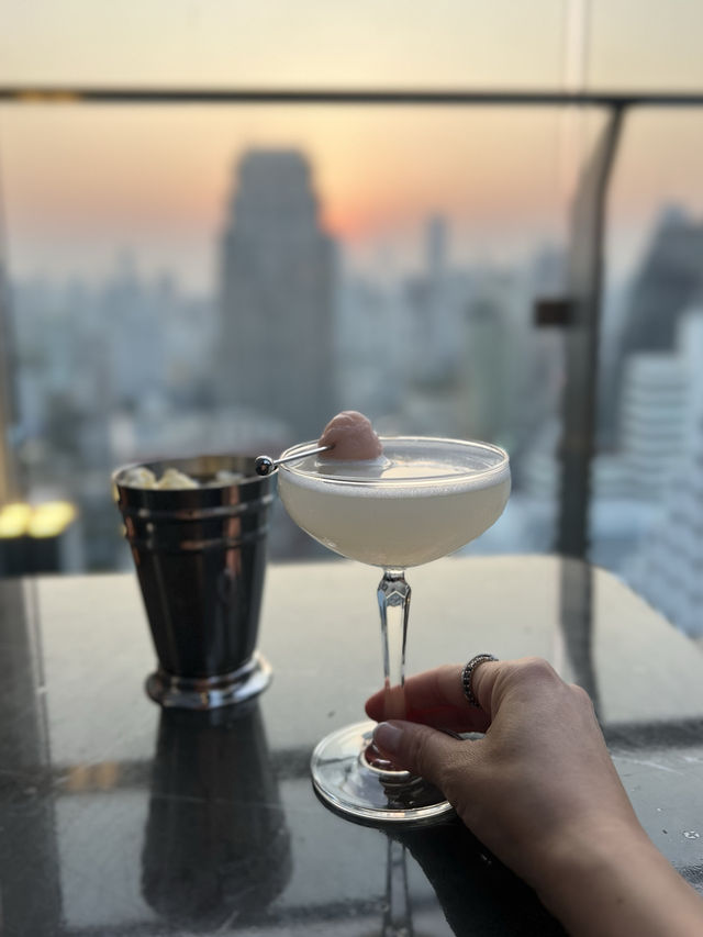 【タイ バンコク🇹🇭】Sunsetの見える穴場のルーフトップバー🍸