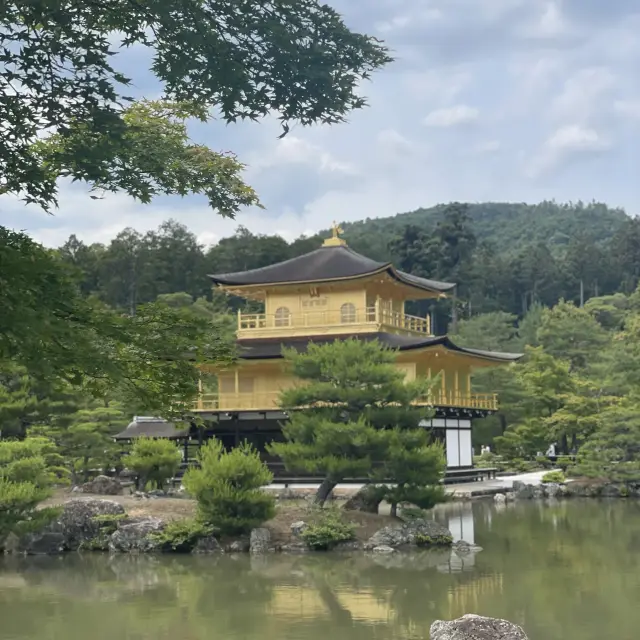 A World of Shimmering Gold - A Must-Visit in Japan!