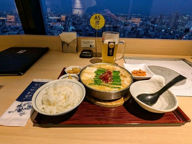 日本東京-在31F高空美景享用就州牛腸鍋：蟻月