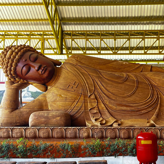 วัดที่พระแม่กวนอิมองค์ใหญ่มากกกกก 