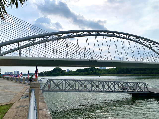 マレーシア　プトラジャヤ観光　Seri Saujana Bridgeからの眺めは最高だぞ