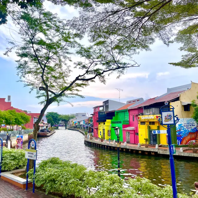 乘船遊覽馬六甲迷人的水道