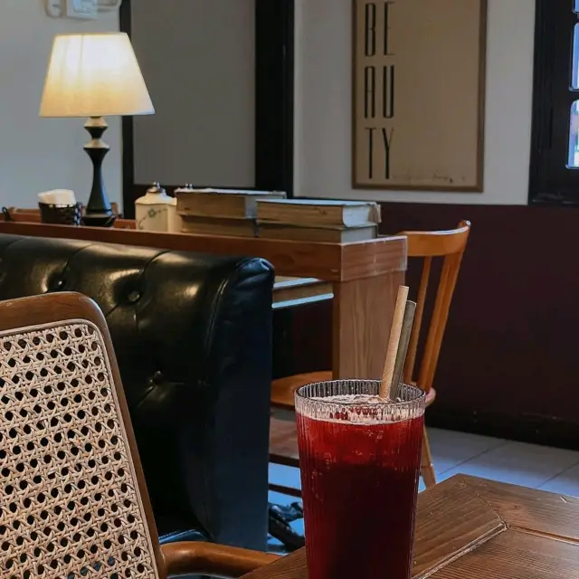 LANE8 COFFEE & WORKSPACE