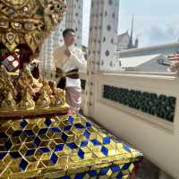 Capture Timeless Beauty: Photo Shoot in Traditional Thai Costume at Wat Arun