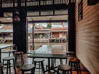 นั่งชิลร้านกาแฟ อัมพวา