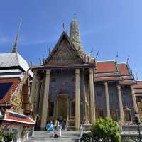 The Temple of Emerald Buddha: Bangkok’s Iconic Temple Wonder