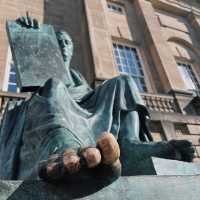 Edinburgh Enchantment: Castles, Closes, and City Views