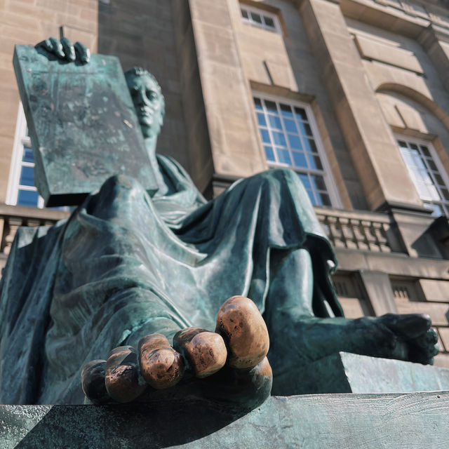 Edinburgh Enchantment: Castles, Closes, and City Views